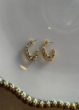 Load image into Gallery viewer, Layered Textured Oval Hoop Earrings
